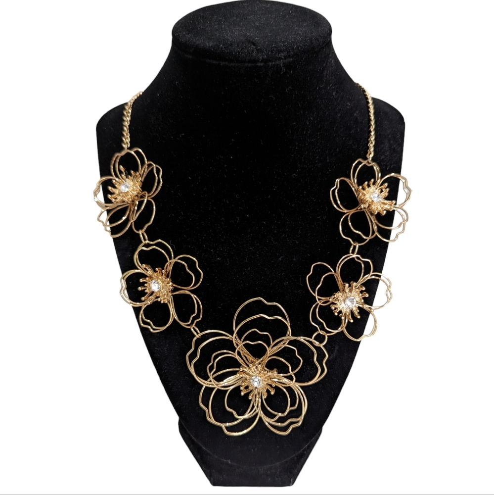 Flower wire necklace